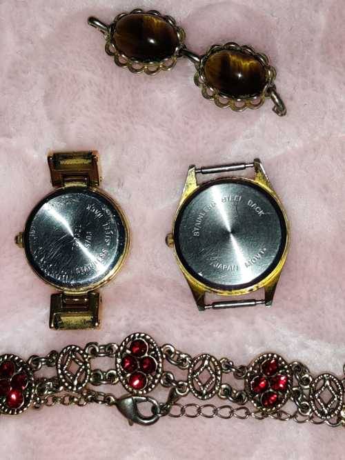 LOT VINTAGE GOLD JEWELRY AND WATCHES