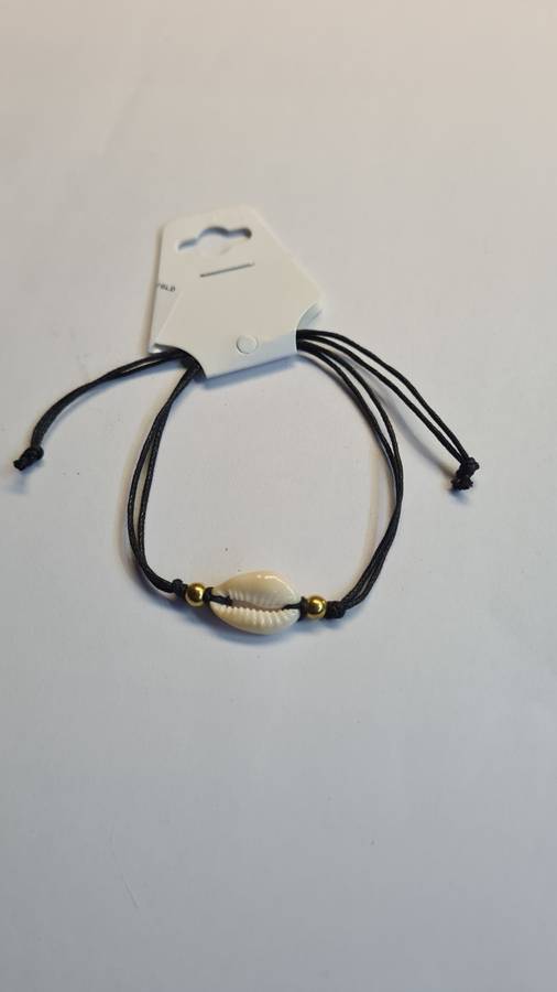 Bracelet  with cowrie shell