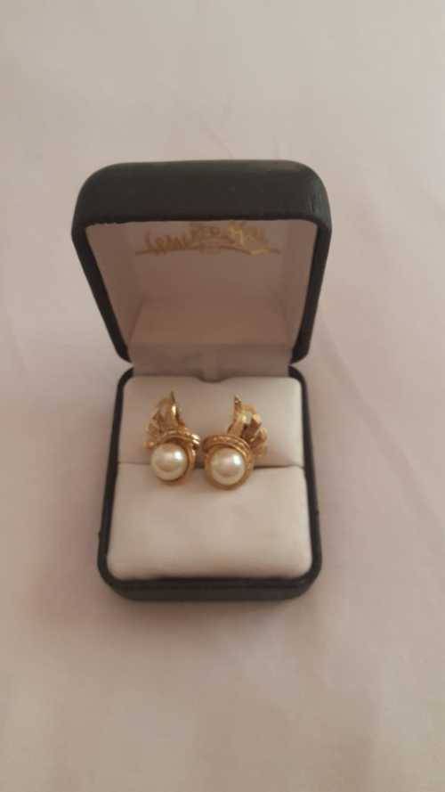 PAIR 9ct Yellow Gold and Freshwater Pearl Earrings