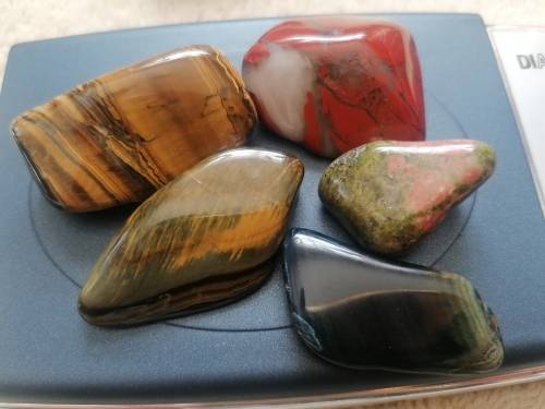 MIXED NATURAL STONES - About 65gr