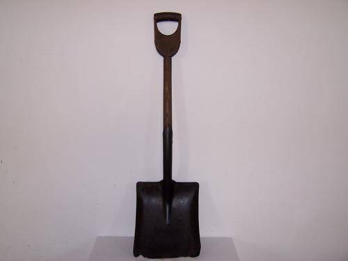 OLD spade ... interesting handle!!
