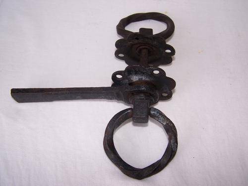 latch for gate ... before locks !!!