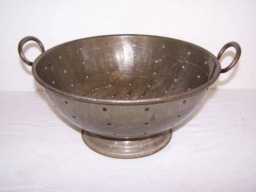 HUGE colander ... fab !!!