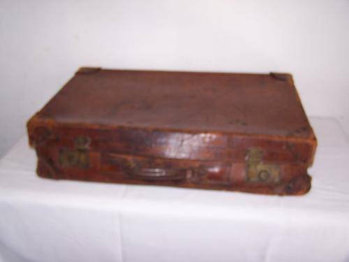 leather suitcase...so appealing !!!