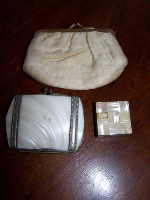 2 cute purses & a pill box...to rejuvenate !!!