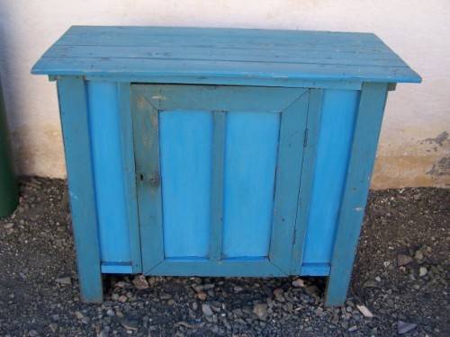1 door cupboard ... a blue one !!!