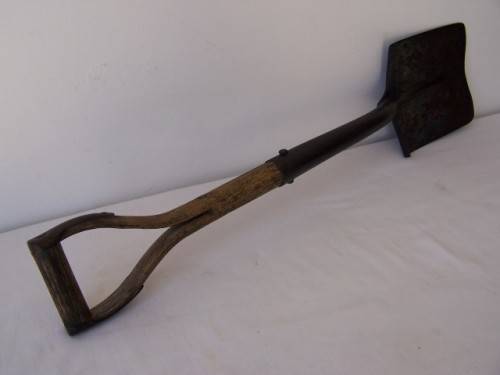 spade ... with an interesting handle  !!!
