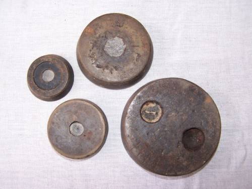 4 weights ...  for a scale !!!