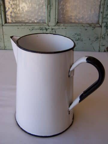 jug ... of enamel !!!