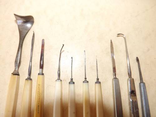 instruments ... belonging to a dentist !!!