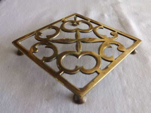 trivet ... brass !!!