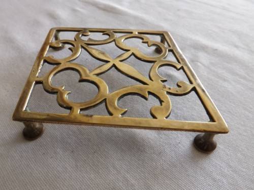 trivet ... brass !!!