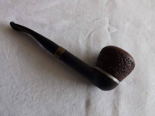 pipe #4 ... england falcon regd des 924139 ... !!!