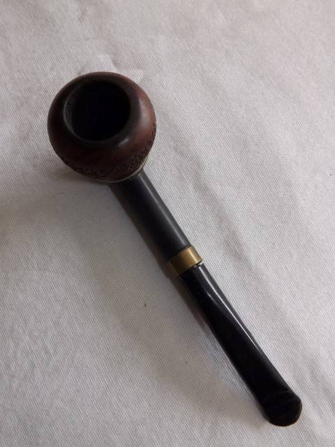 pipe #4 ... england falcon regd des 924139 ... !!!