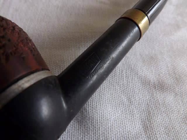 pipe #4 ... england falcon regd des 924139 ... !!!