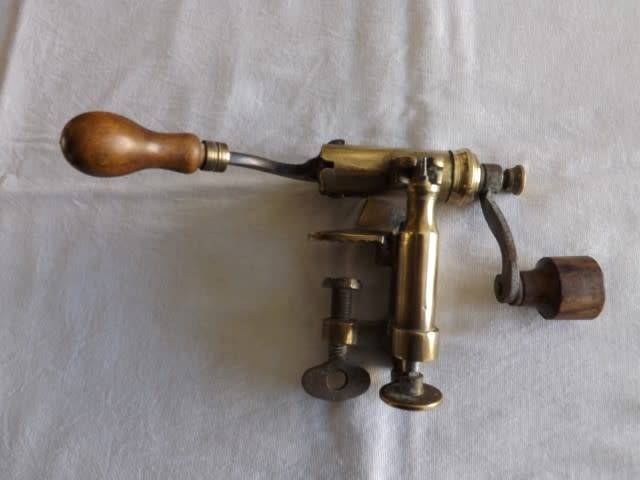 antique shell holder & bullet reloading press ... of brass ... !!!