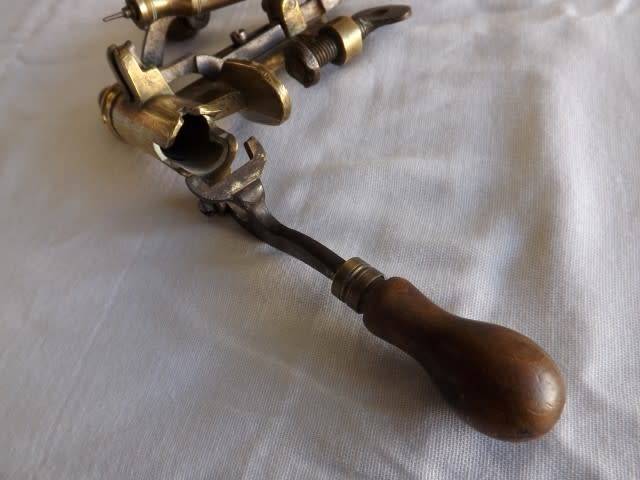 antique shell holder & bullet reloading press ... of brass ... !!!