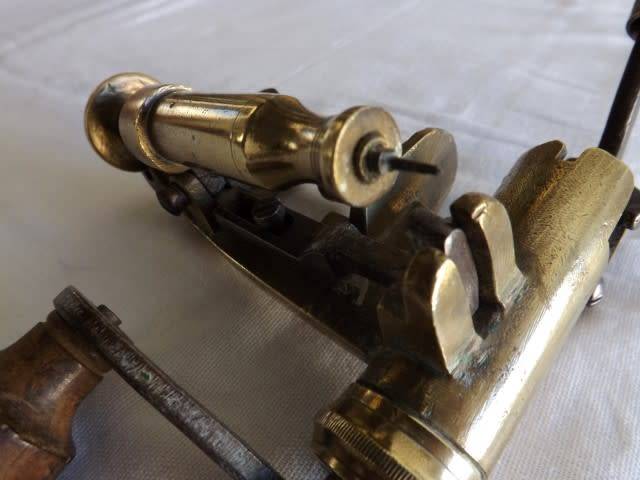 antique shell holder & bullet reloading press ... of brass ... !!!