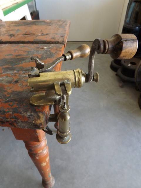 antique shell holder & bullet reloading press ... of brass ... !!!