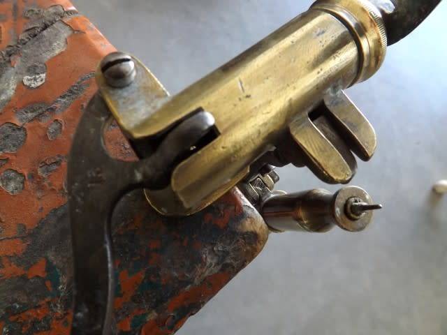 antique shell holder & bullet reloading press ... of brass ... !!!