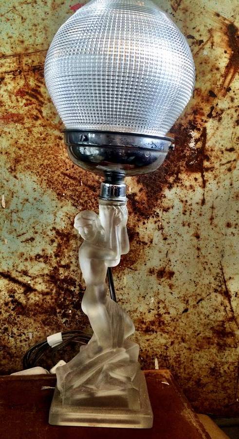 ART DECO TABLE LAMP