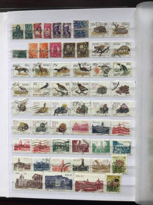 Collection with approximately 1000 different stamps