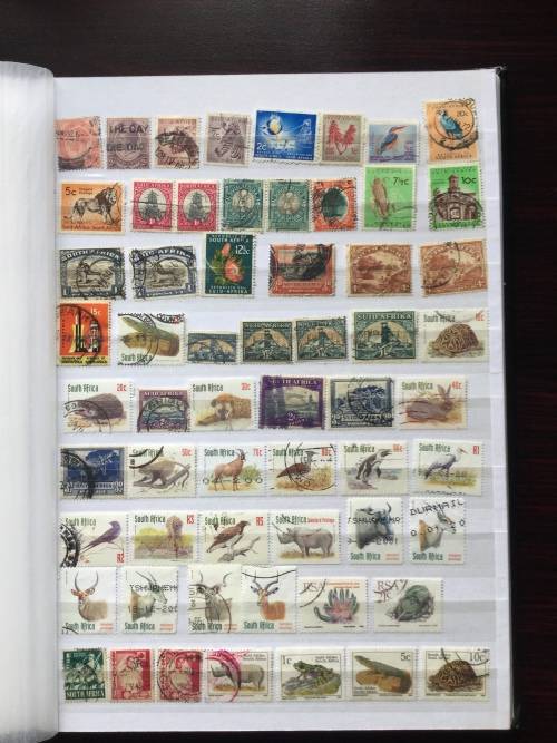 Collection with approximately 1000 different stamps