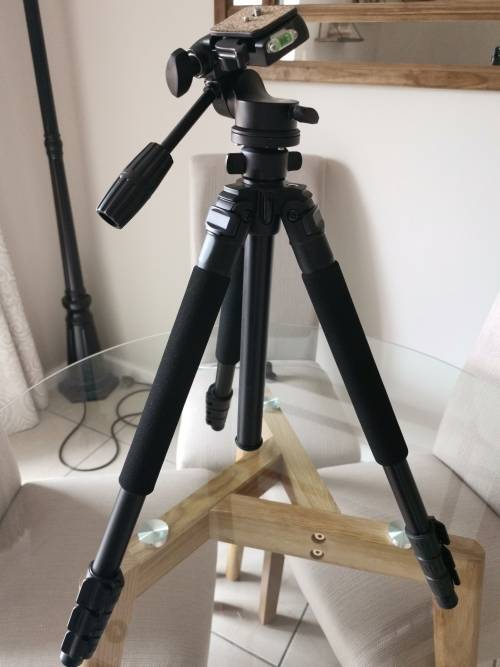 Voyager V - Pro 100 Tripod AS NEW!!!