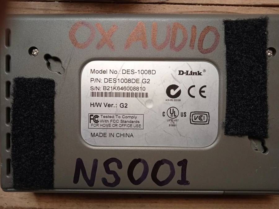 D-Link 8-port 10/100 Mb/s ethernet switch with PSU