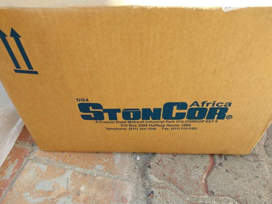 Flowcrete Flowseal EPW Epoxy Floor Coating - 10 L - Off-White - Past Expiry Date