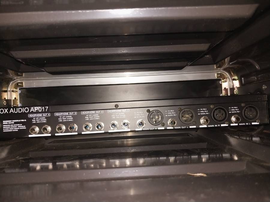 Behringer Powerplay Pro-XL HA4700 4 Channel Headphones Amplifier in Stagg 2U ABS Road Case