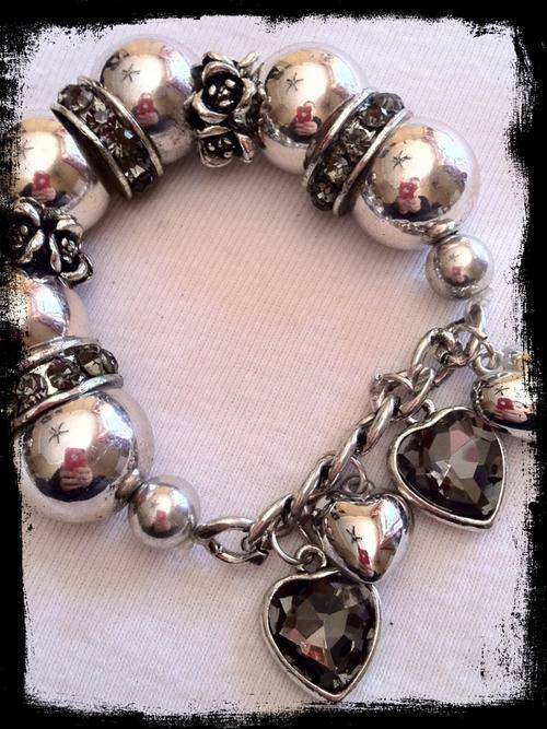 STUNNING TIBETAN SILVER BIG BALLS CRYSTAL CHARCOAL HEART CHARMS BRACELET