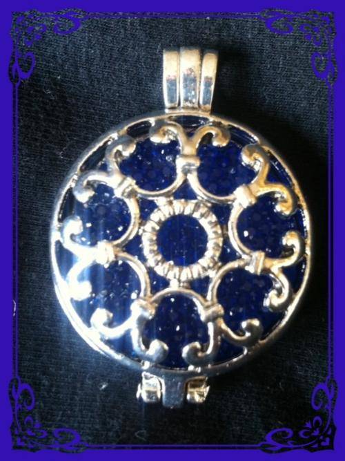 STUNNING TIBETAN SILVER LOCKET TIPE RICH BLUE RHINESTONE PENDANT