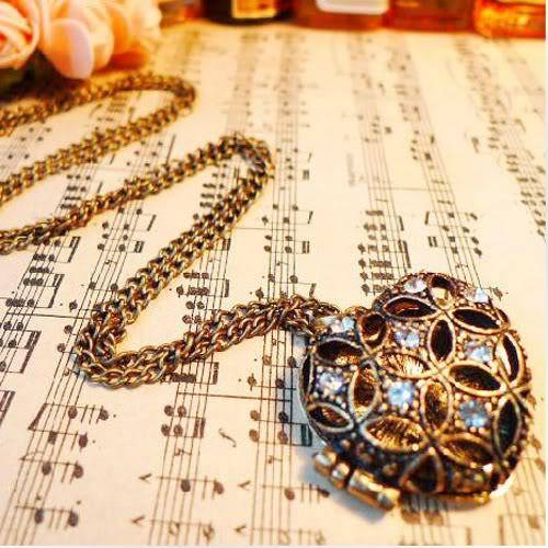 Rhinestone old Gold color Hollow Heart Pendant Necklace Chain
