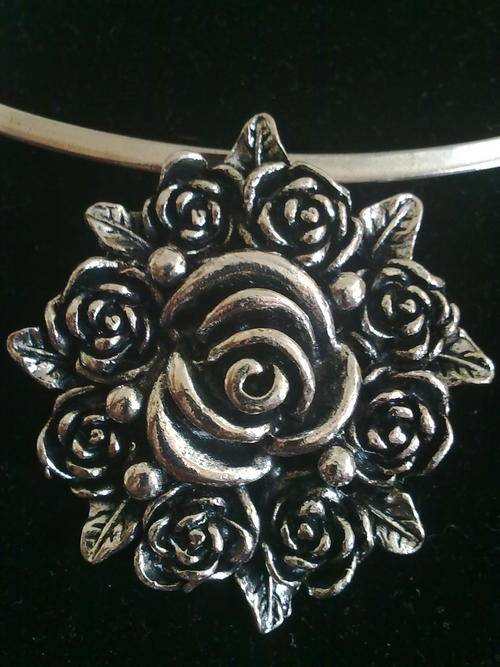 STUNNNING TIBETAN SILVER ROSES PENDANT