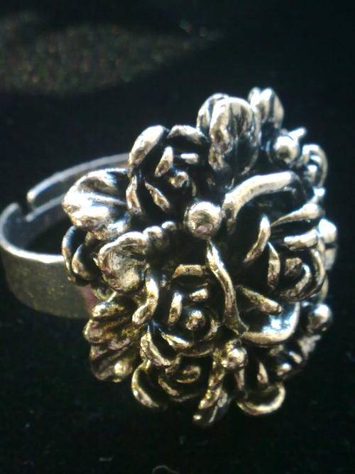 STUNNING TIBETAN SILVER ROSES RING SIZE ADJUSTABLE