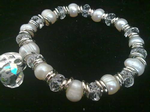 STUNNING FRESHWATER PEARL & AUSTRIAL CRYSTAL SILVER BRACELET