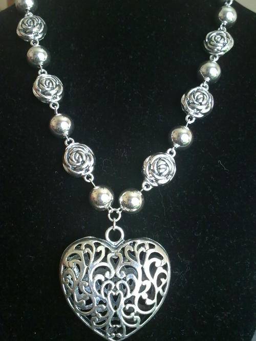 STUNNING TIBETAN SILVER FILIGREE HEART ROSES NECKLACE