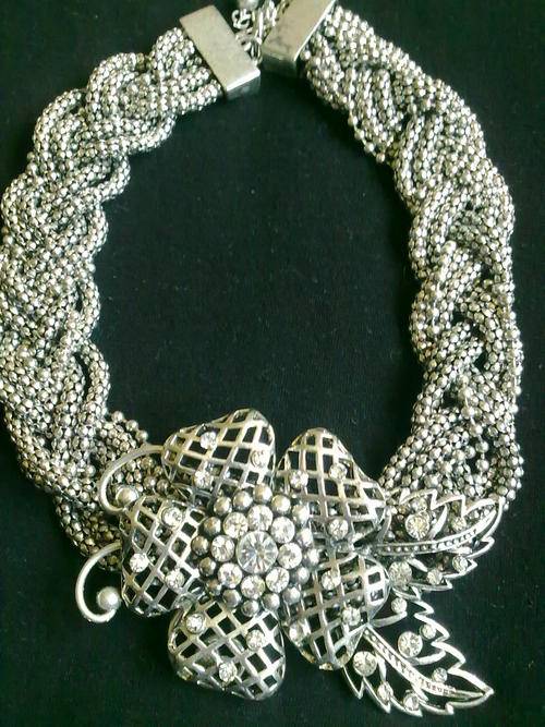 GORGEOUS!! TIBETAN SILVER ROSE CHOKER NECKLACE