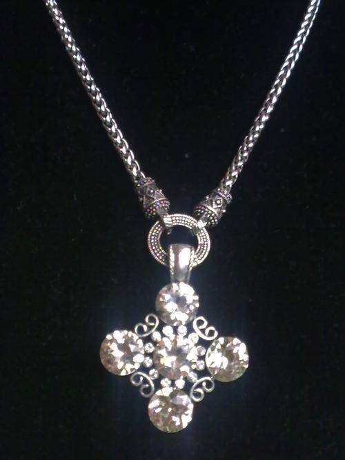 STUNNING!!! TIBETAN SILVER SQUARE DIAMANTE PENDANT NECKLACE