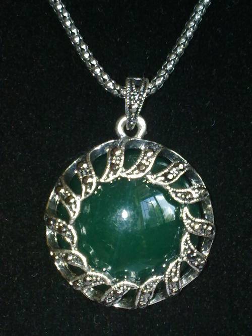 STUNNING GREEN ROUND TIBETAN SILVER  MARCASITE PENDANT & NECKLACE