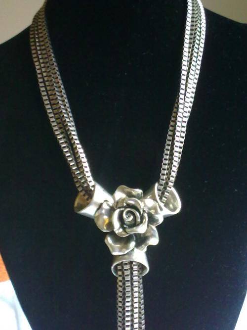 *R280* 2010 HADASSAH COLLECTION!!GORGEOUS!! TIBETAN SILVER "Y" ROSE NECKLACE
