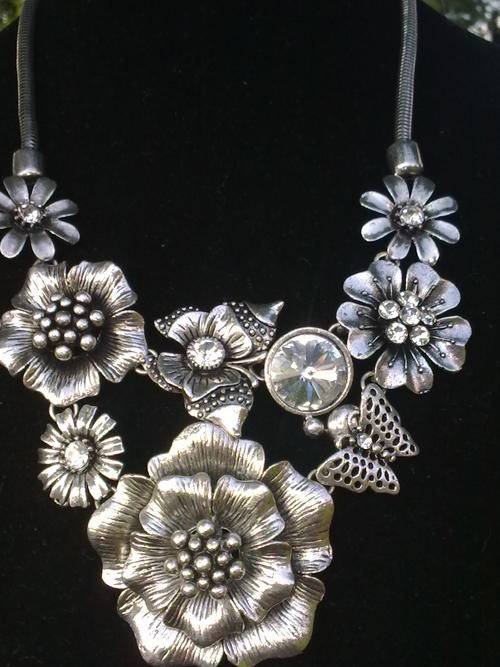 STUNNING TIBETAN SILVER  FLOWERS BUTTERFLIES NECKLACE