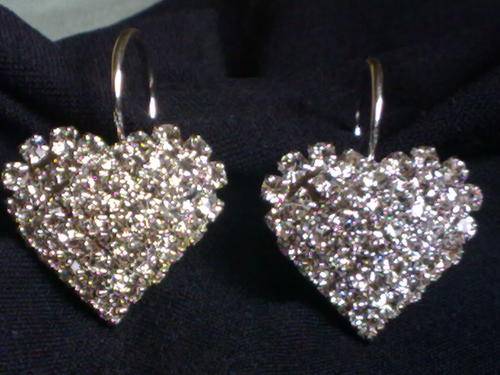 STUNNING SILVER LARGE DIAMANTE HEART EARRINGS
