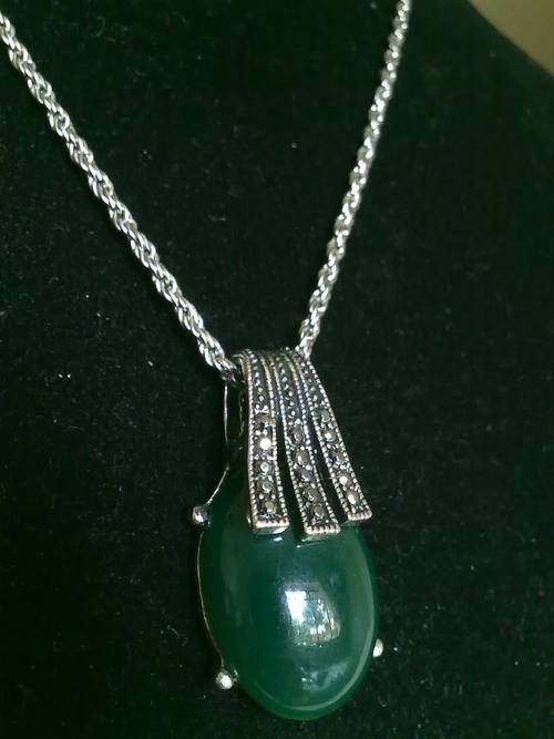 STUNNING GREEN TEARDROP TIBETAN SILVER MARCASITE PENDANT & NECKLACE
