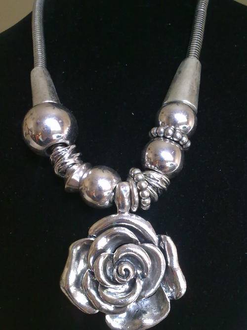 *R360* 2010 HADASSAH COLLECTION!! TIBETAN SILVER ROSE FANCY BEADS NECKLACE