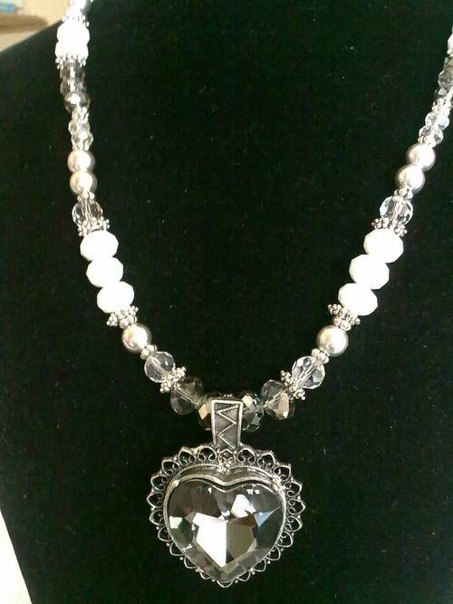 *R390* 2010 HADASSAH COLLECTION!! GENUINE AUSTRIAN CRYSTALS TIBETAN SILVER CHARCOAL HEART NECKLACE