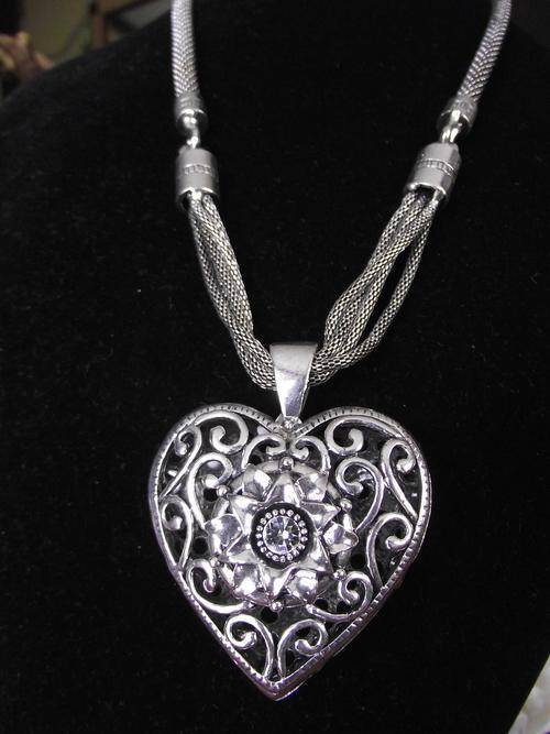 *R300* 2011 HADASSAH COLLECTION!!STUNNING TIBETAN SILVER FILIGREE HEART FLOWER NECKLACE