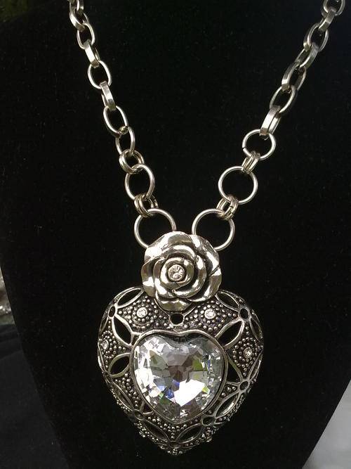 2011 HADASSAH COLLECTION!!STUNNING TIBETAN SILVER FILIGREE HEART LARGE DIAMANTE NECKLACE