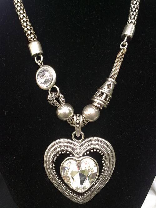 2011 HADASSAH COLLECTION!!STUNNING TIBETAN SILVER HEART LARGE DIAMANTE NECKLACE